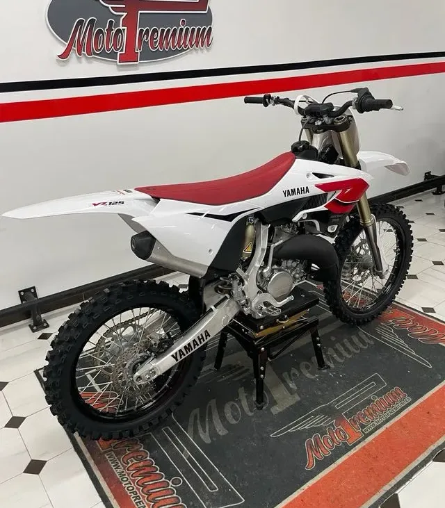 YAMAHA YZ 125 cc 70 Aniversario 5