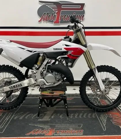 YAMAHA YZ 125 cc 70 Aniversario 8