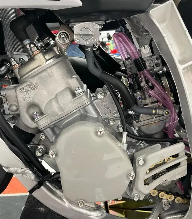 YAMAHA YZ 125 cc 70 Aniversario 9