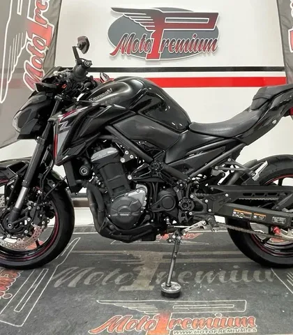 Kawasaki Z900 2