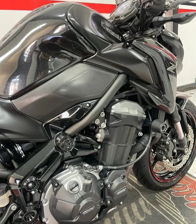 Kawasaki Z900 8