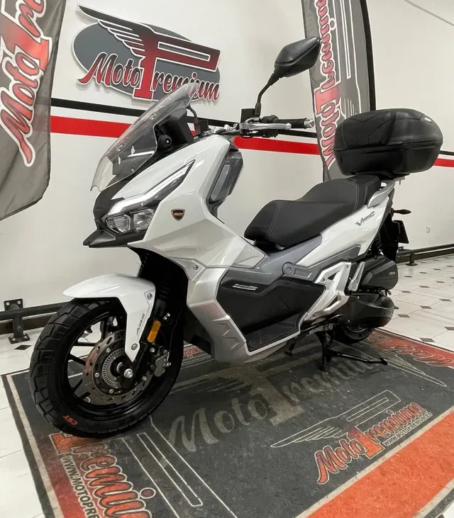 MH VR10 Maxxi scooter 125 1