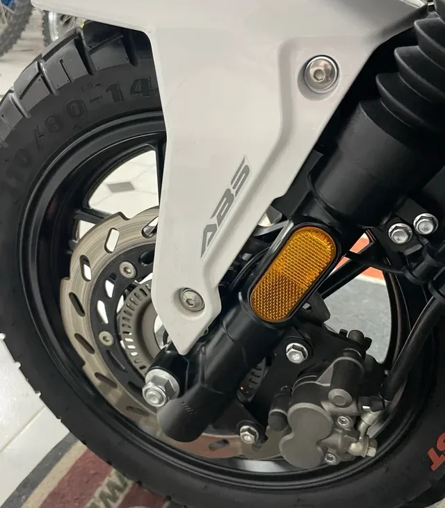 MH VR10 Maxxi scooter 125 12