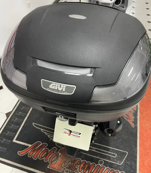 MH VR10 Maxxi scooter 125 14