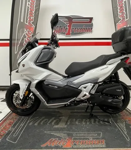 MH VR10 Maxxi scooter 125 2