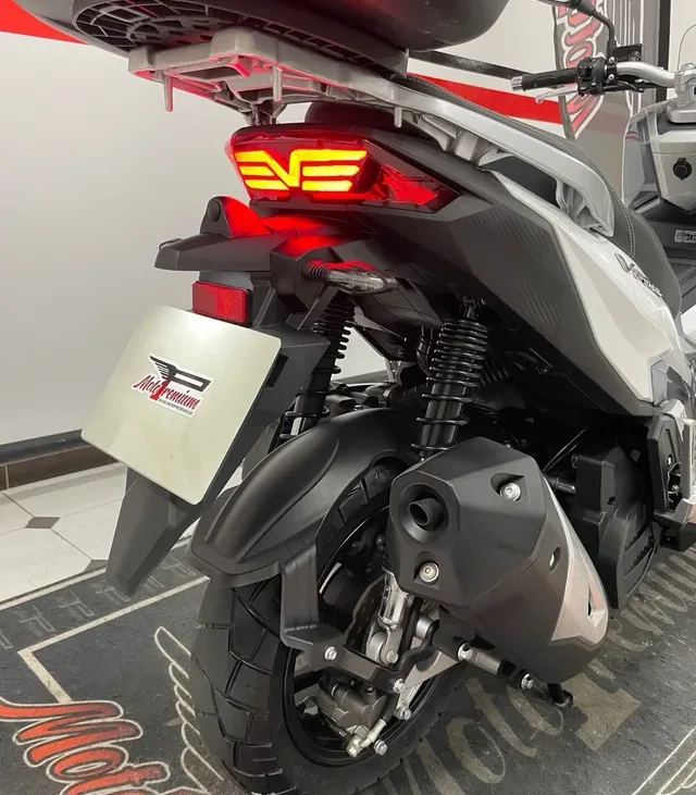 MH VR10 Maxxi scooter 125 4