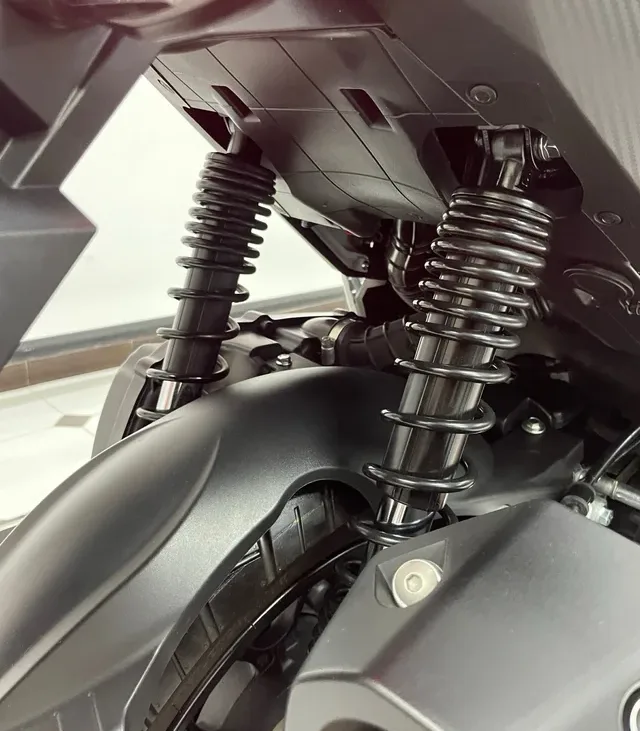 MH VR10 Maxxi scooter 125 5