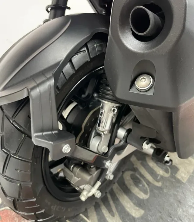 MH VR10 Maxxi scooter 125 6