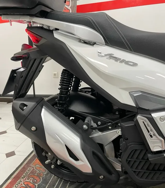 MH VR10 Maxxi scooter 125 7