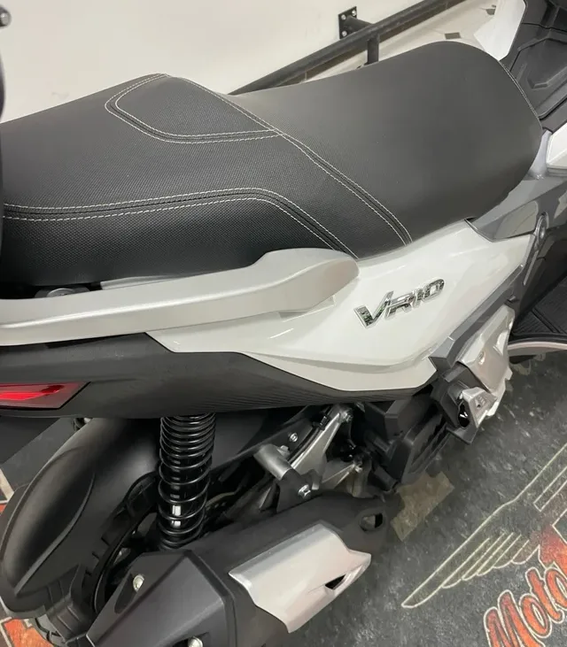 MH VR10 Maxxi scooter 125 8