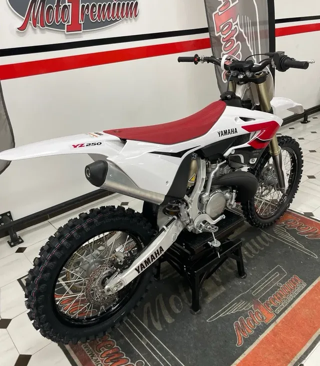 Yamaha YZ 250 cc 70th 3